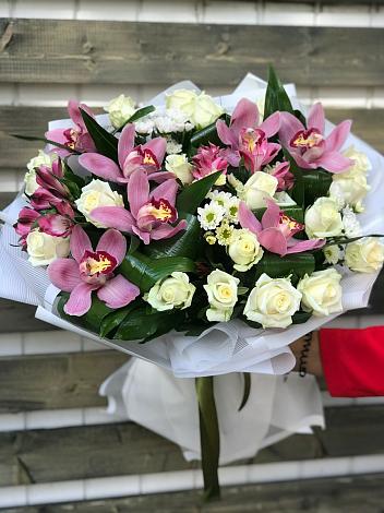 Букет цветов из: Розы и Хризантемы в Стерлибашево