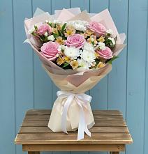 Букет цветов из:  Гвоздики, Орхидеи и Розы в Стерлибашево