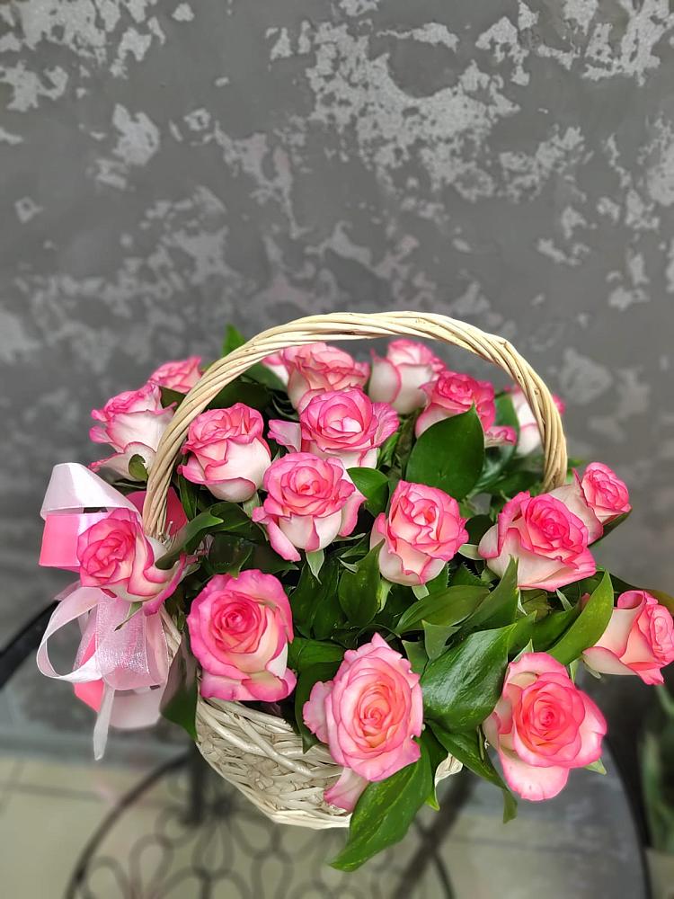 Цветочная композиция из Розы в корзине в Стерлибашево