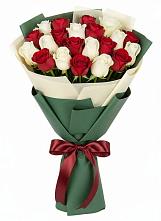 Букет Микс из красных и белых роз в Стерлибашево