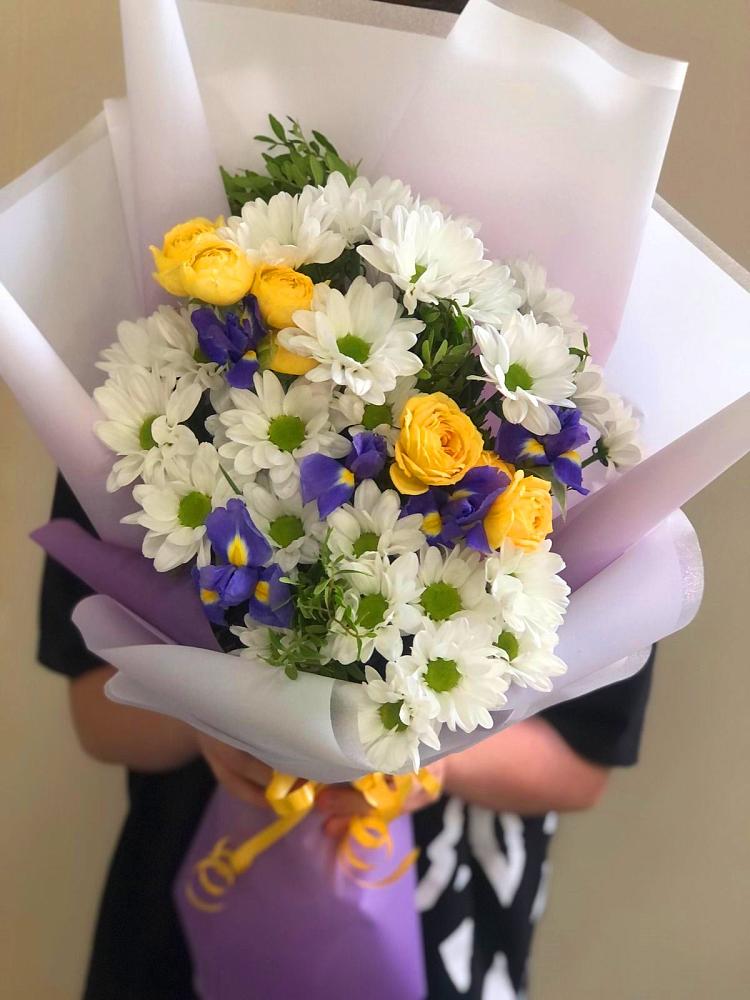Букет цветов из: Ирисы, Хризантемы и Розы в Стерлибашево