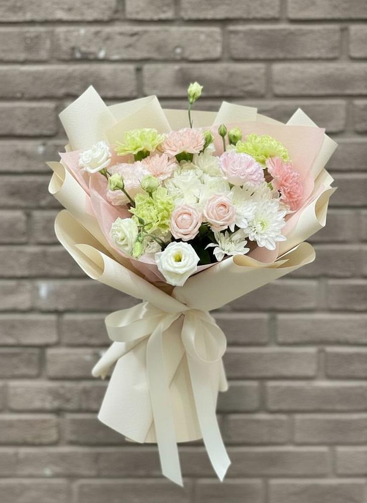 Букет цветов из: Гвоздики, Розы, Лизиантусы и Хризантемы в Стерлибашево