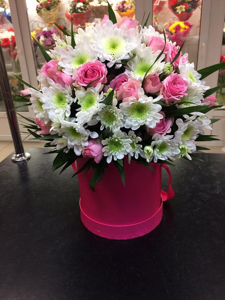 Цветочная композиция из Розы и Хризантемы в шляпной коробке в Стерлибашево