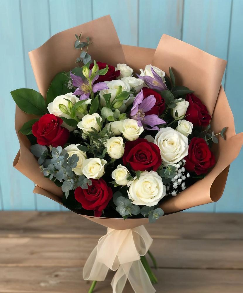 Букет цветов из: Розы и Альстромерии в Стерлибашево