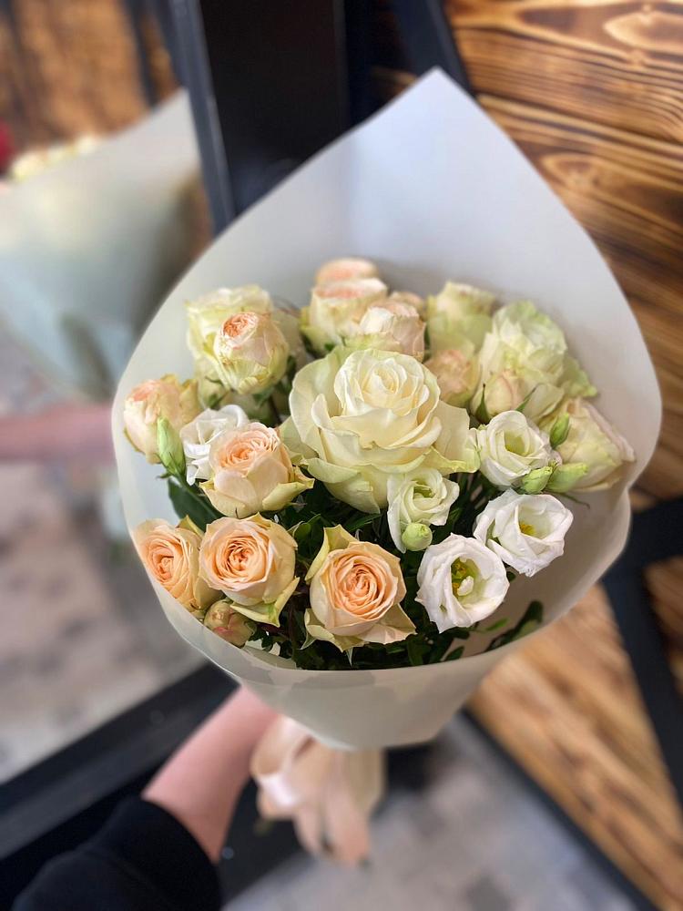 Букет цветов из: Розы и Лизиантусы в Стерлибашево